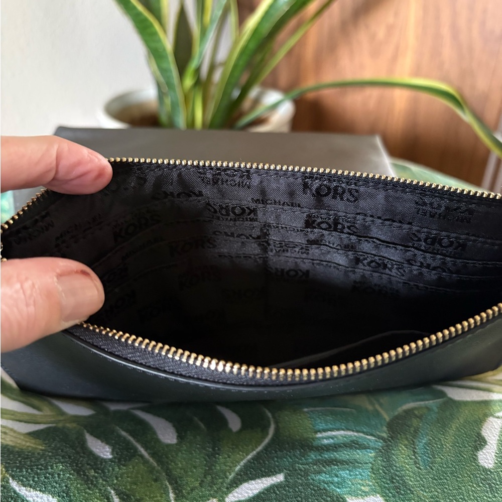 MICHAEL Michael Kors Black Sandrine Stud Large Wristlet NWT - Picture 4 of 7